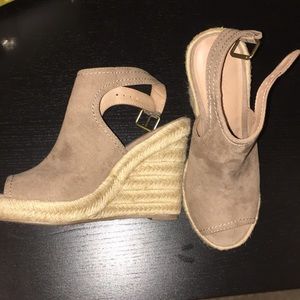 Universal thread wedges